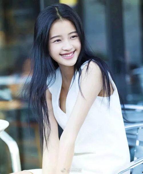 娱乐圈吃瓜李沁是谁啊,从吃瓜到焦点，她如何脱颖而出？