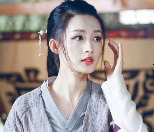 娱乐圈吃瓜李沁是谁啊,从吃瓜到焦点，她如何脱颖而出？