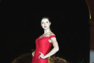 娱乐吃瓜美女模特,揭秘吃瓜美女模特的时尚传奇